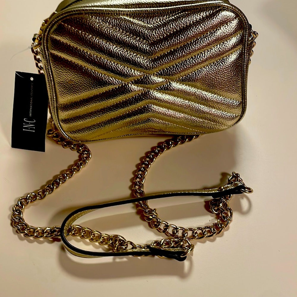 Dressy gold handbag with chain strap
